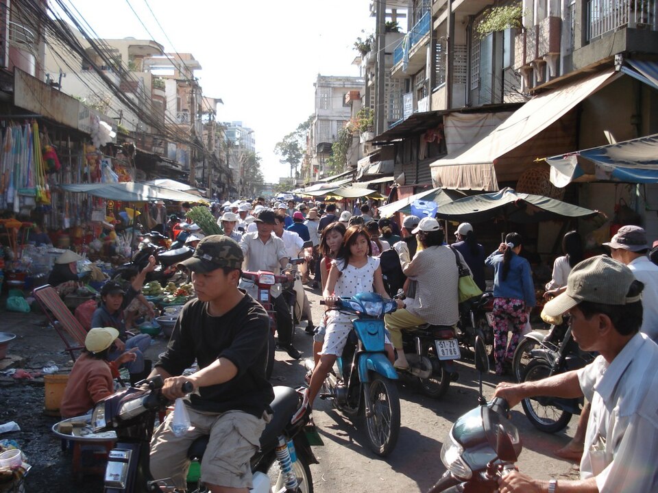 Busy street market in Binh Thanh in 2007
